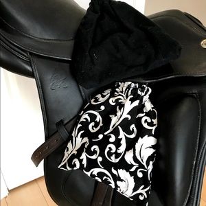 Handmade reversible English stirrup covers